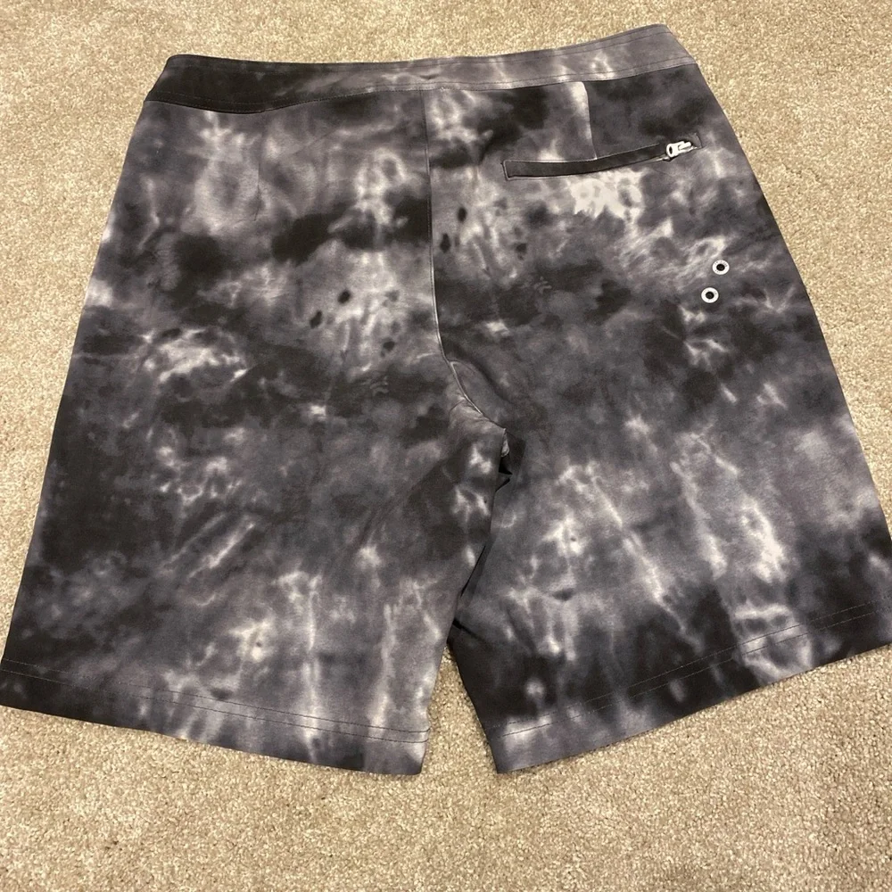 American Eagle Black‎ and White Tie Dye Board Shorts Size M